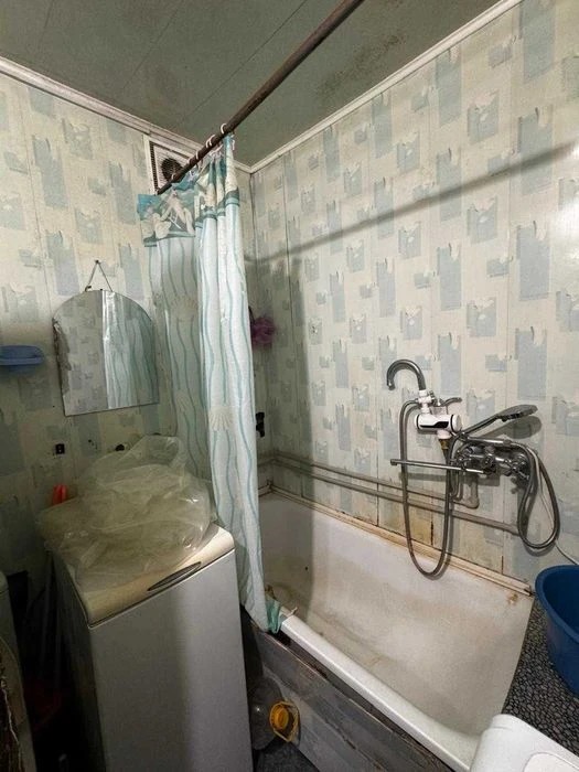 I'm selling a small hotel room at 107 Newton Street.