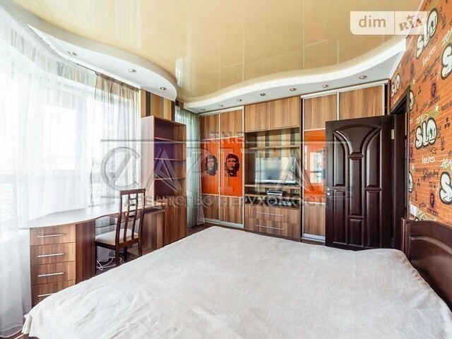 Sale of 4-room apartment 150 sq. m on Oleksandra Myshugy 2 • I