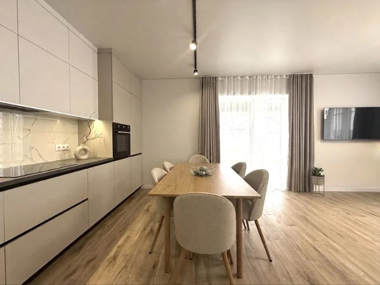 Private house with renovation within the city limits