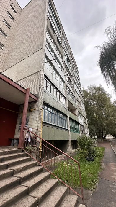 Продаж малосімейки на Вітрука 55