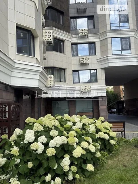 Sale of 2-room apartment 75.7 sq. m. on Zolotoustivska Street 25 • I