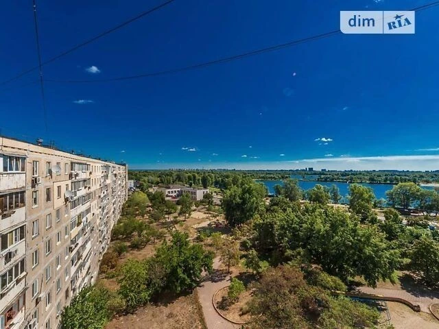 Продаж 3к квартири 69 кв. м на вул. Прирічна 5 • ID 34728947