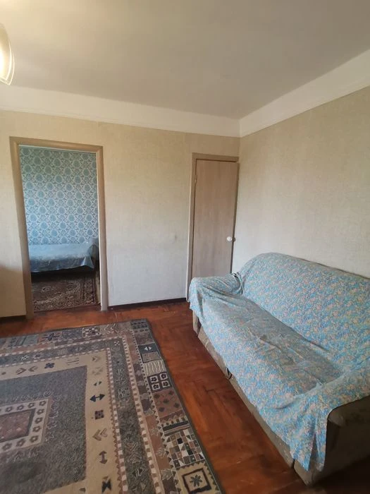 Продам 2х ком квартиру в центре города.