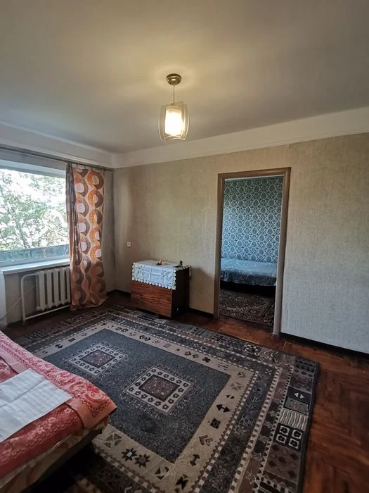 Продам 2х ком квартиру в центре города.
