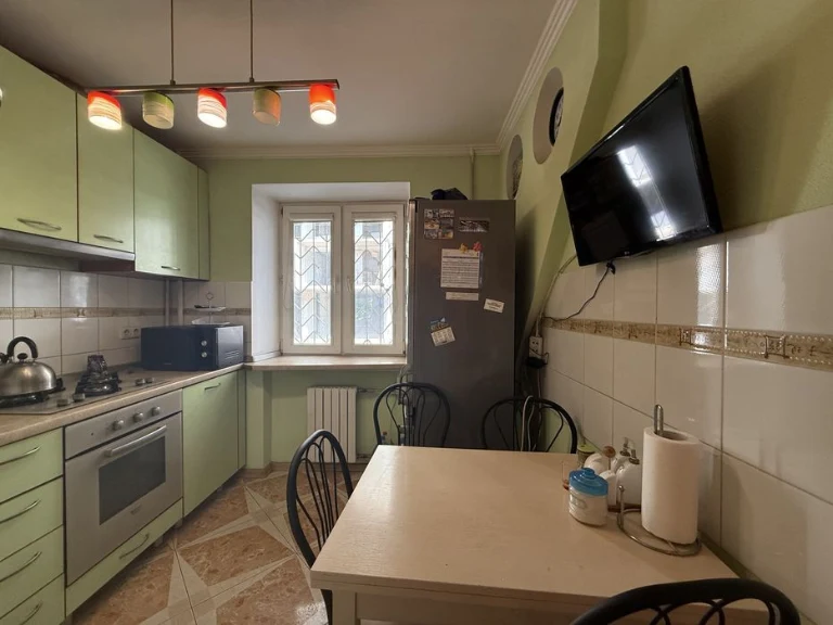 Продается квартира в тихом районе, рядом с морем ул.Посмитног.