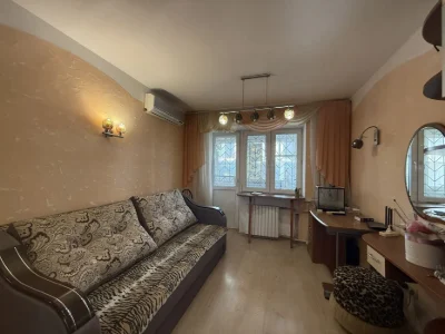 Продается квартира в тихом районе, рядом с морем ул.Посмитног.