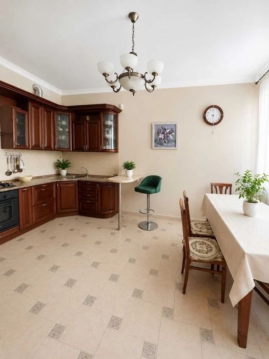 NO COMMISSION! A house of 430 m² with a pool and a plot of 15 acres in the city of