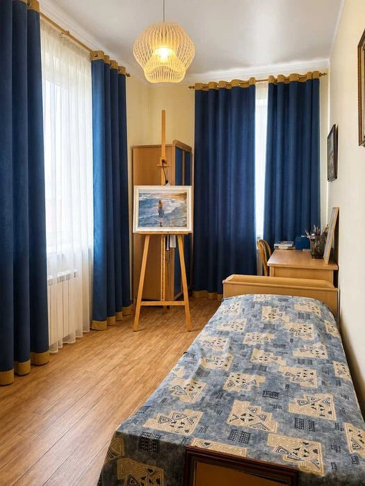 NO COMMISSION! A house of 430 m² with a pool and a plot of 15 acres in the city of