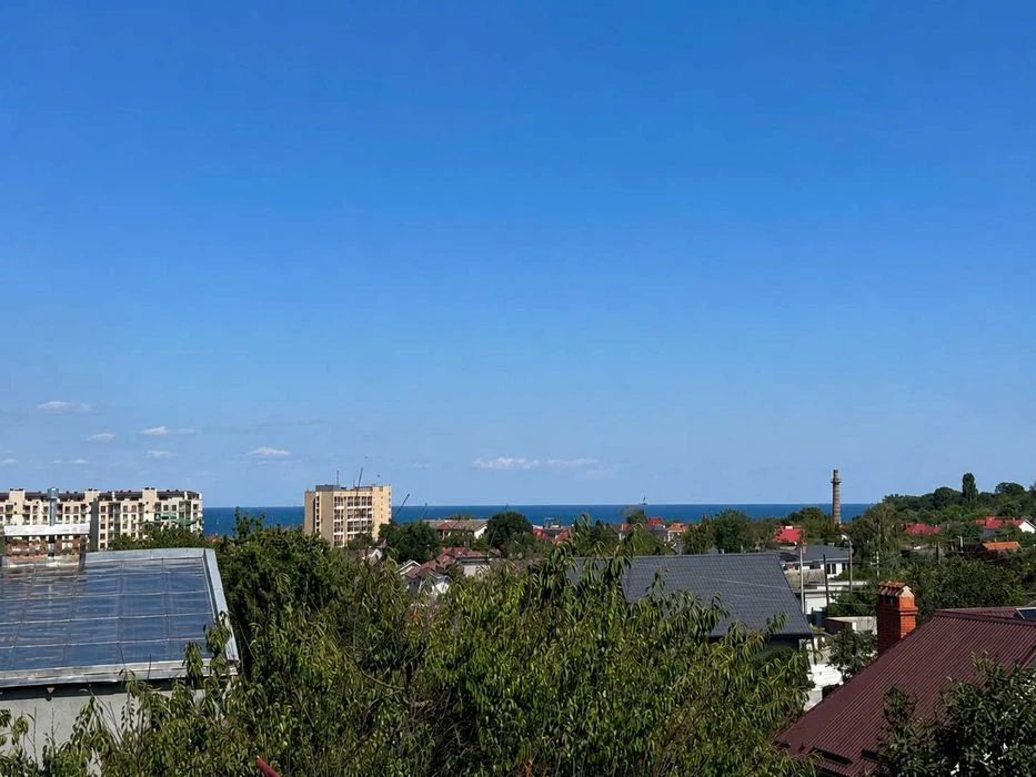 NO COMMISSION! A house of 430 m² with a pool and a plot of 15 acres in the city of