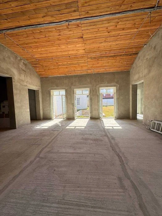 House in a closed cooperative! Arcadia! 13 acres, swimming pool. 1L55