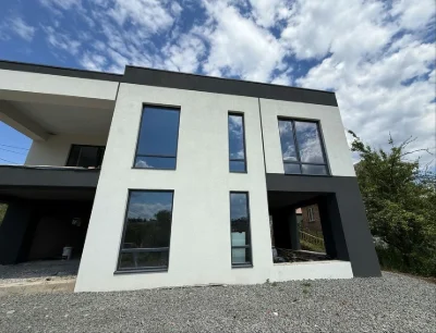 Продаж будинку біля озера | 180м2 | 6 соток