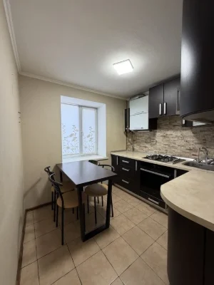 Продаж 3-к квартири по вул. Космічна