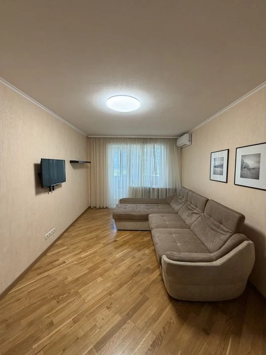 Продаж 3-к квартири по вул. Космічна