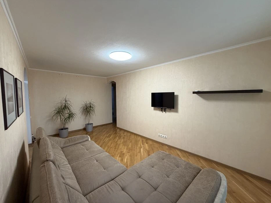 Продаж 3-к квартири по вул. Космічна