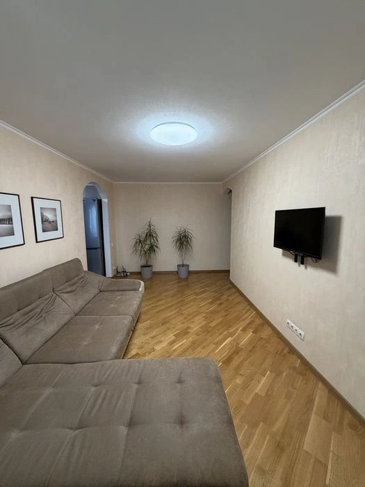Продаж 3-к квартири по вул. Космічна