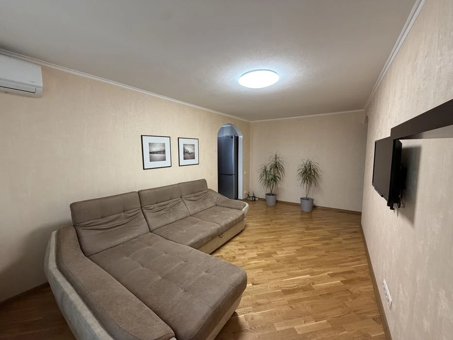 Продаж 3-к квартири по вул. Космічна