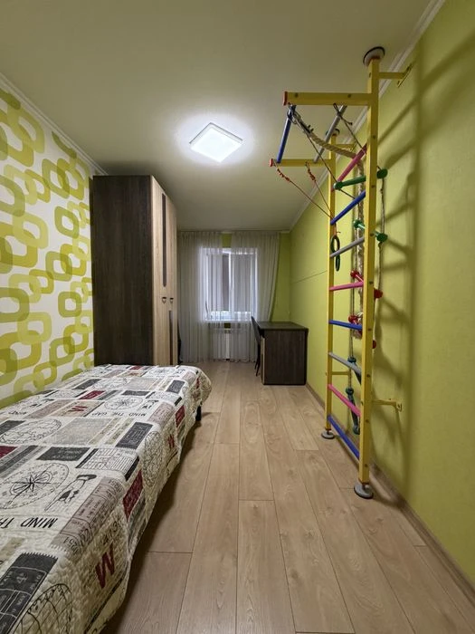Продаж 3-к квартири по вул. Космічна
