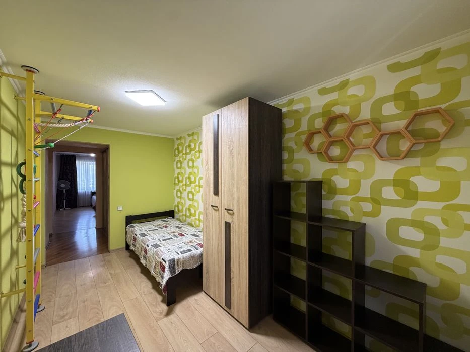 Продаж 3-к квартири по вул. Космічна