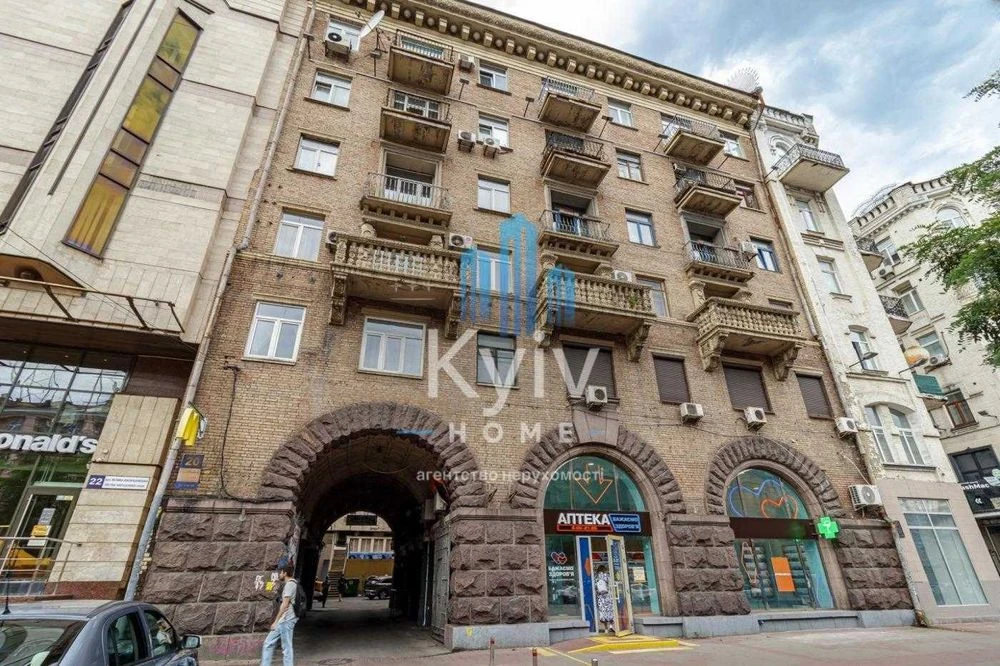 Apartment for sale on Ukrainian Heroes Square