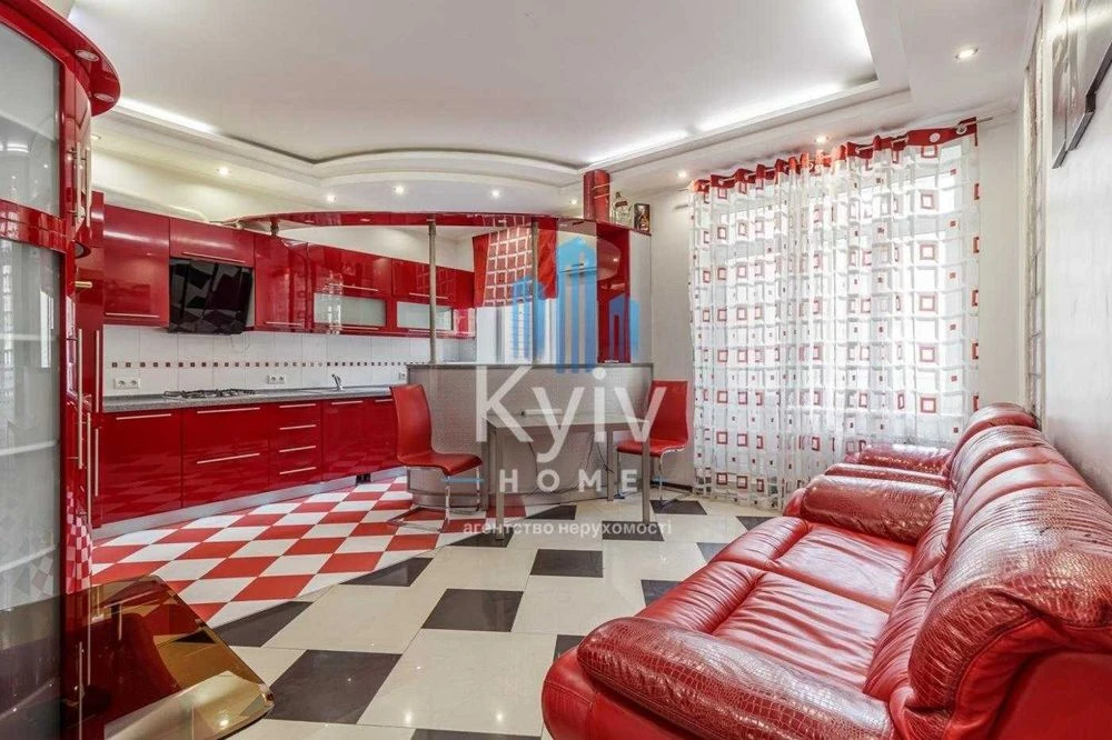 Apartment for sale on Ukrainian Heroes Square