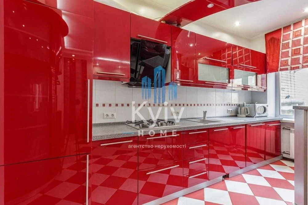 Apartment for sale on Ukrainian Heroes Square