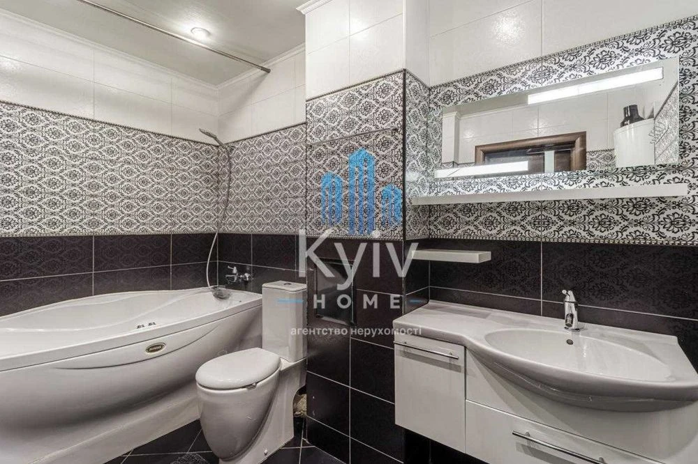 Apartment for sale on Ukrainian Heroes Square