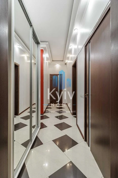 Apartment for sale on Ukrainian Heroes Square
