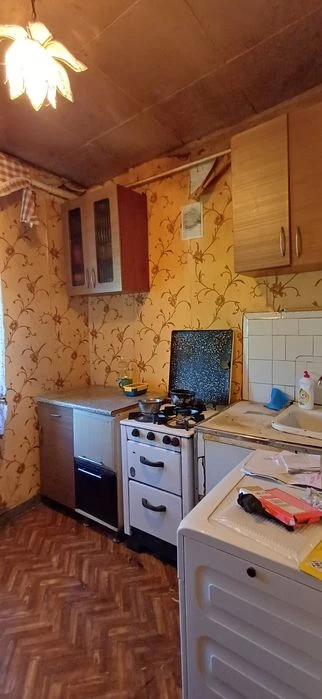 Продам 2 ком Космонавтов/1 ст Люст дороги
