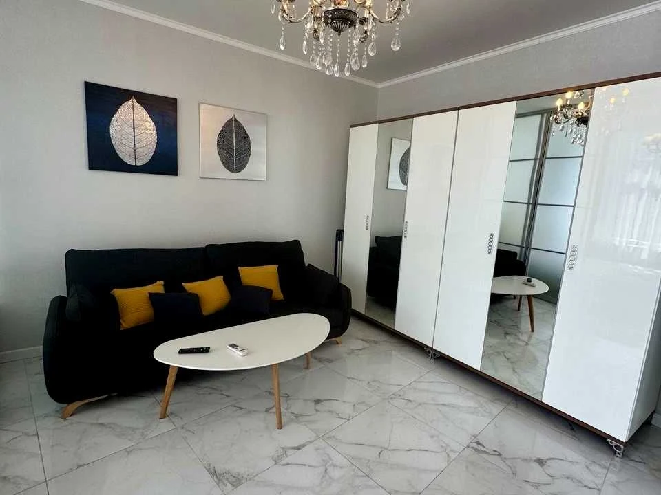 Apartment. Odesa, Valeria Samofalova St. (Kamanina), 16a/