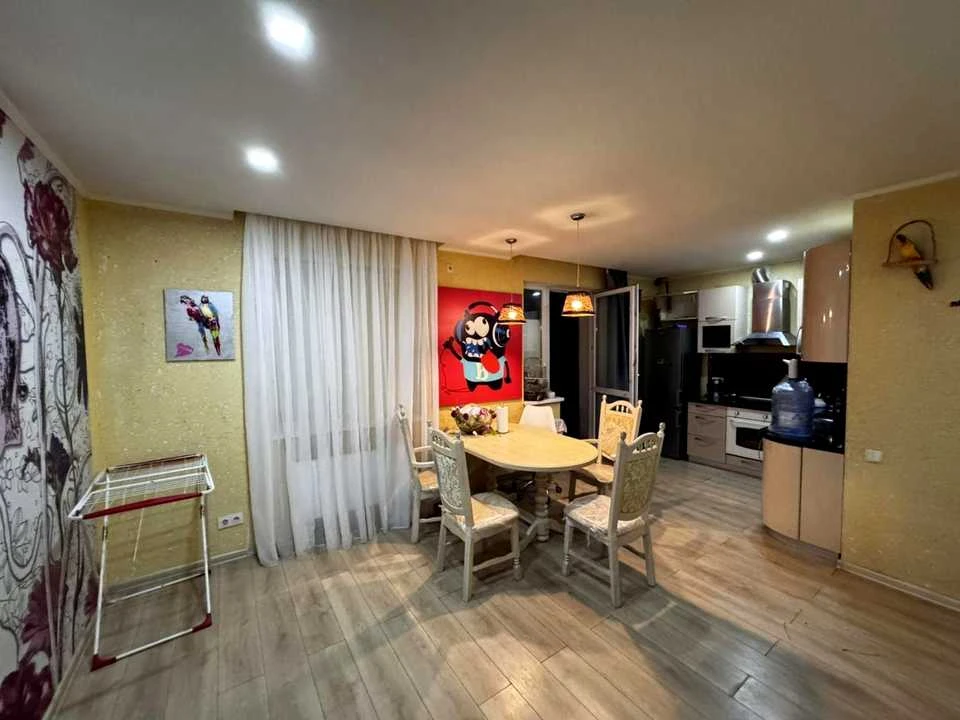 Apartment. Kharkiv, Peremohy Avenue.