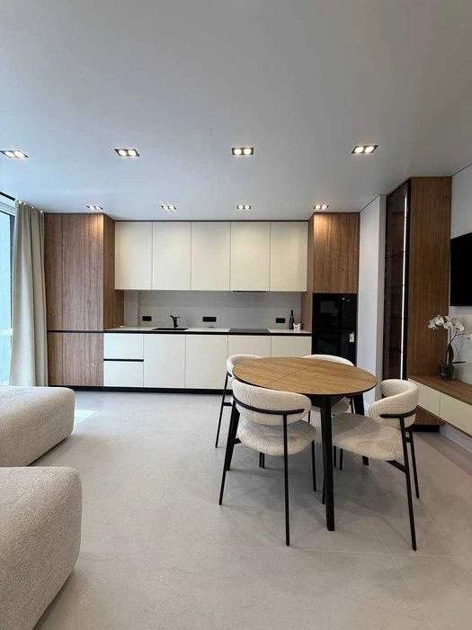 I am selling a designer 3-room apartment, near the city lake
