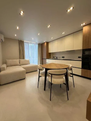 I am selling a designer 3-room apartment, near the city lake