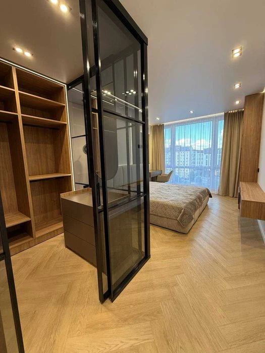 I am selling a designer 3-room apartment, near the city lake
