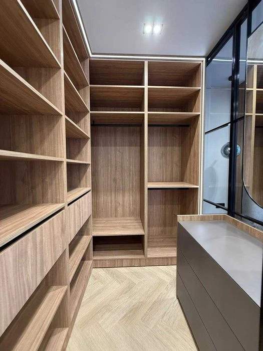 I am selling a designer 3-room apartment, near the city lake