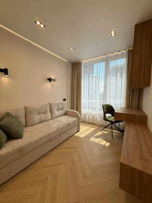 I am selling a designer 3-room apartment, near the city lake