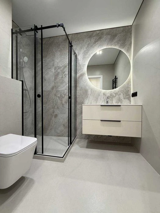 I am selling a designer 3-room apartment, near the city lake