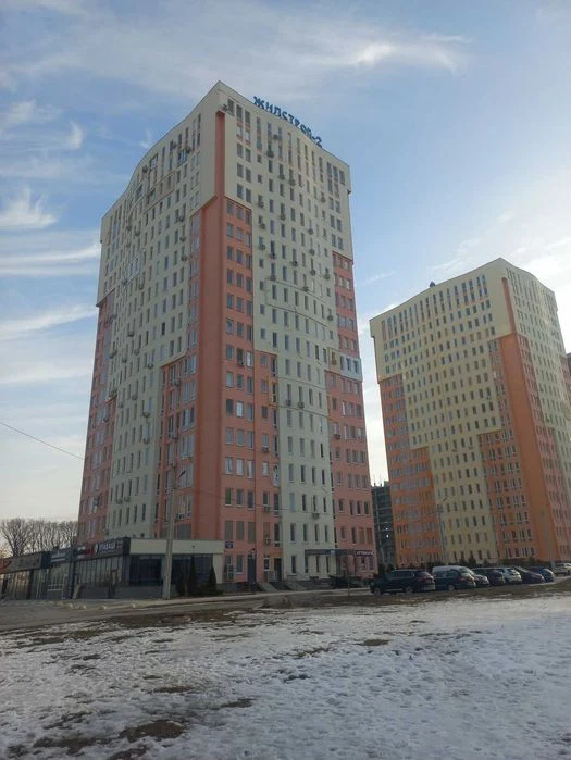Selling a 3-room apartment in the new residential complex Meridian in Saltovka. (4