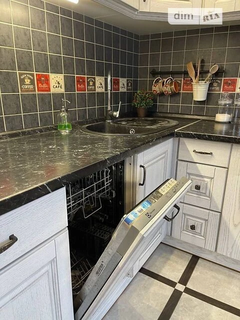 Sale of 4-room apartment 79.5 sq. m. on 44A Ronald Reagan Street •