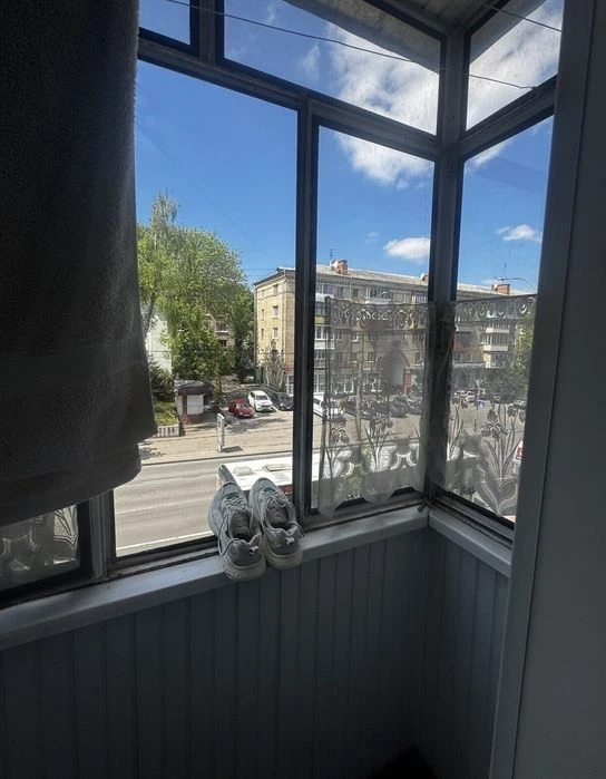 Центр! Тепла та затишна 2к хороший стан, не кутова. Торг. Мі