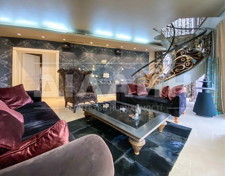 LUXURY поместье в закрытом ЖК со своим пляжем в городе !