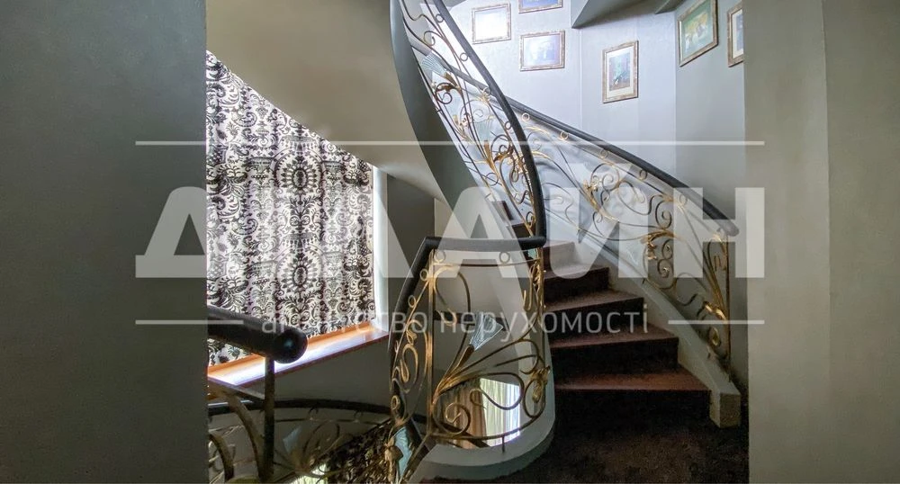 LUXURY поместье в закрытом ЖК со своим пляжем в городе !