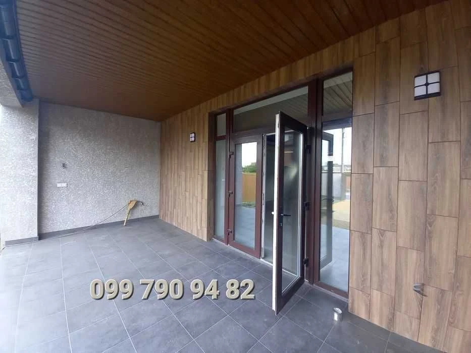 Таун-хаус с террасой и паркоместом на Фонтане.