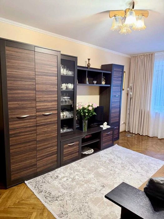 Продається квартира для сім'ї - 3 кімнати, меблі, гарний ста