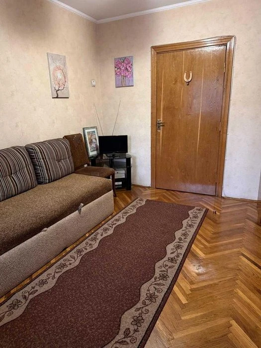 Продається квартира для сім'ї - 3 кімнати, меблі, гарний ста