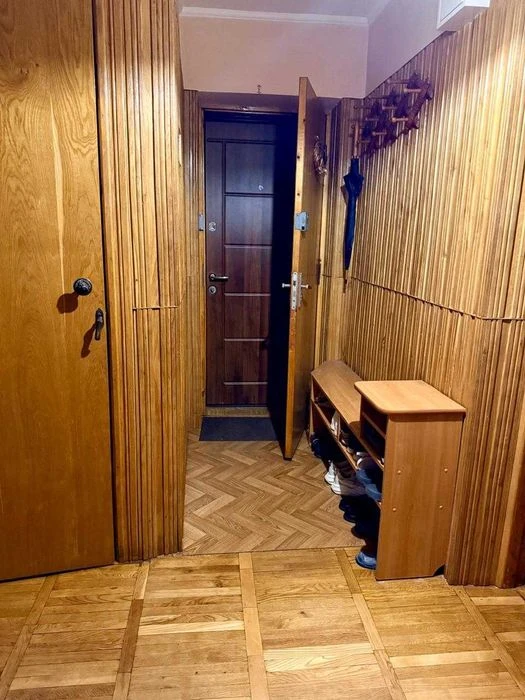 Продається квартира для сім'ї - 3 кімнати, меблі, гарний ста