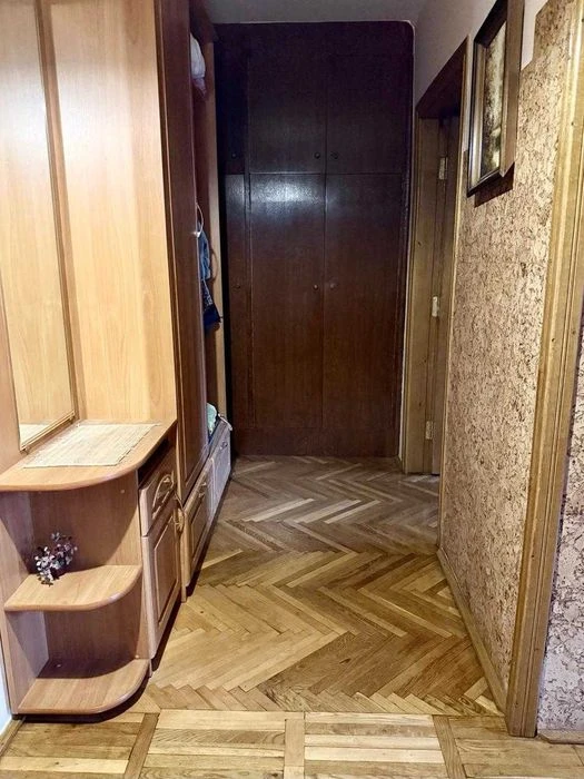 Продається квартира для сім'ї - 3 кімнати, меблі, гарний ста