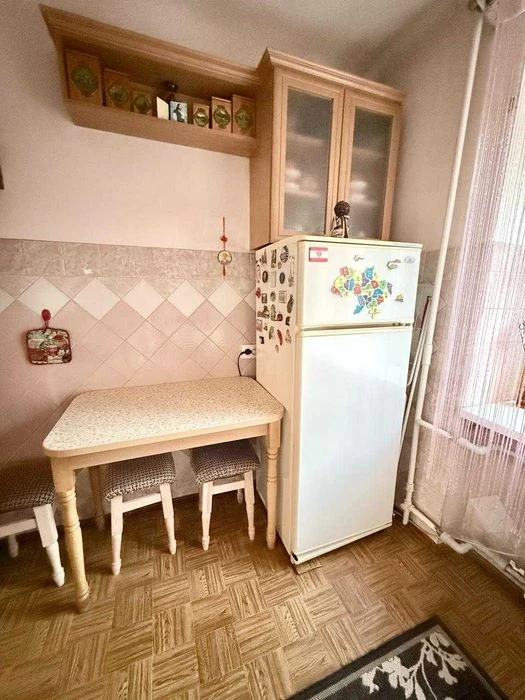 Продається квартира для сім'ї - 3 кімнати, меблі, гарний ста