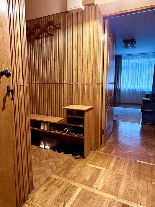 Продається квартира для сім'ї - 3 кімнати, меблі, гарний ста