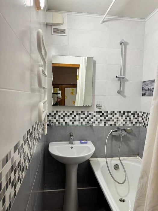 Kharkiv. 3-room apartment in good living condition for sale.