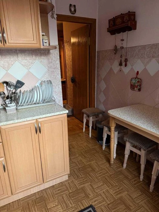 Продається квартира для сім'ї - 3 кімнати, меблі, гарний ста